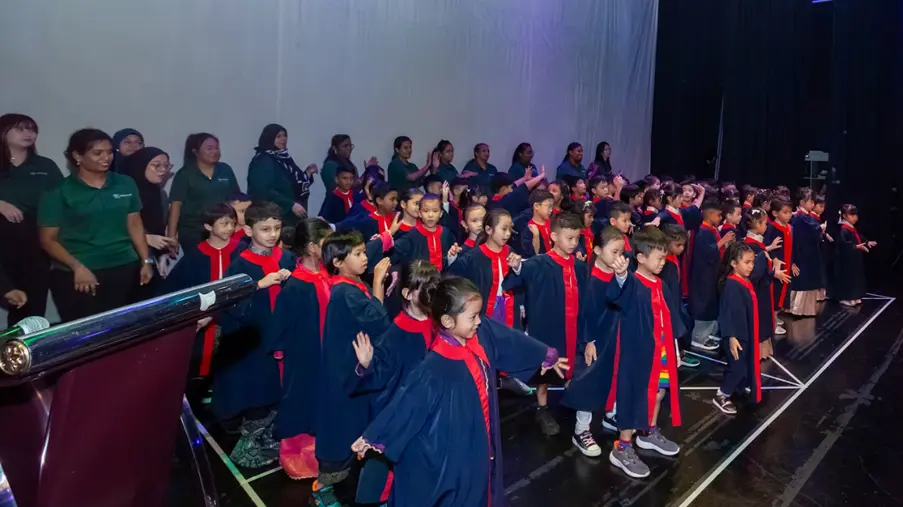 Our graduates closed the celebration with a powerful finale, performing “Fight Song” and the Kinderland school song alongside their teachers. It was a touching moment that marked not only a successful graduation, but the beginning of new journeys ahead — as they step forward with courage, ready to embrace new milestones and chase their growing dreams.