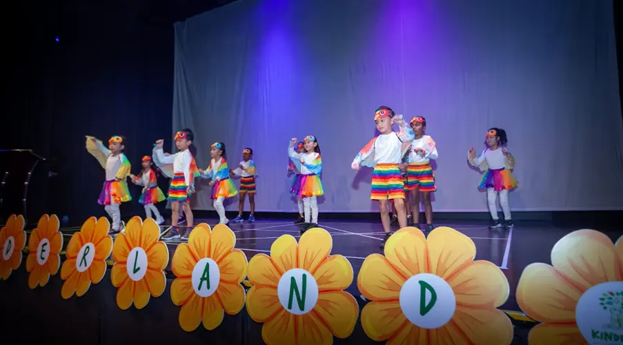 E a Ilha diz! The “island” of Kinderland indeed stayed for this samba dance routine from Rio by Kinderland Preschool @ Setia Impian.